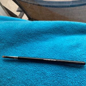 Younique eyeliner brush
